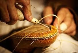 موقع الدكتور ايمن البدارين الرسمي - aymanbadarin.com | حكم أخذ الأجرة على صناعة أحذية من جلد الخنزير لأهل الكتاب.