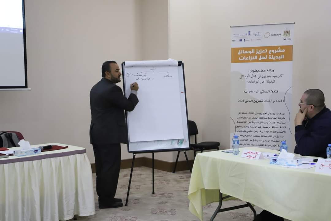 موقع الدكتور ايمن البدارين الرسمي - aymanbadarin.com | الدكتور أيمن البدارين في ورشة عمل لتعريف المحكمين على "نظرية العقد في الشريعة والقانون"