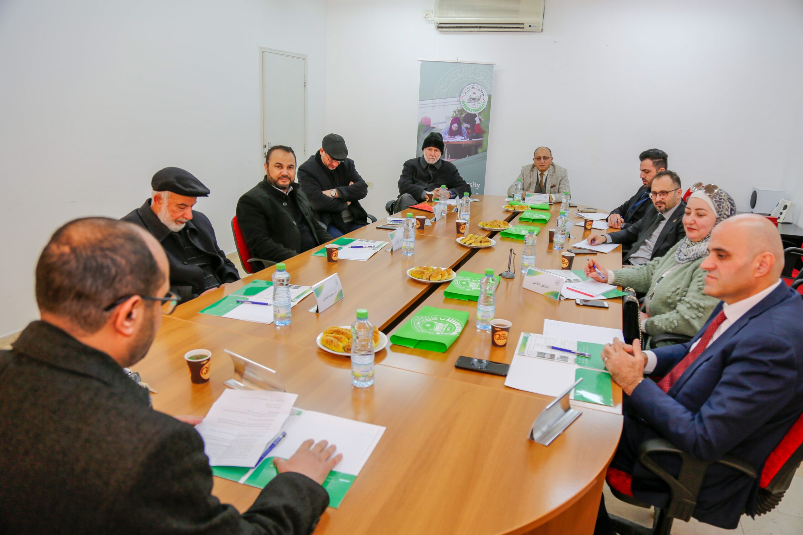 موقع الدكتور ايمن البدارين الرسمي - aymanbadarin.com | الدكتور ايمن البدارين أثناء اللقاء التشاوري مع البنوك الإسلامية وشركات التأمين التكافلي