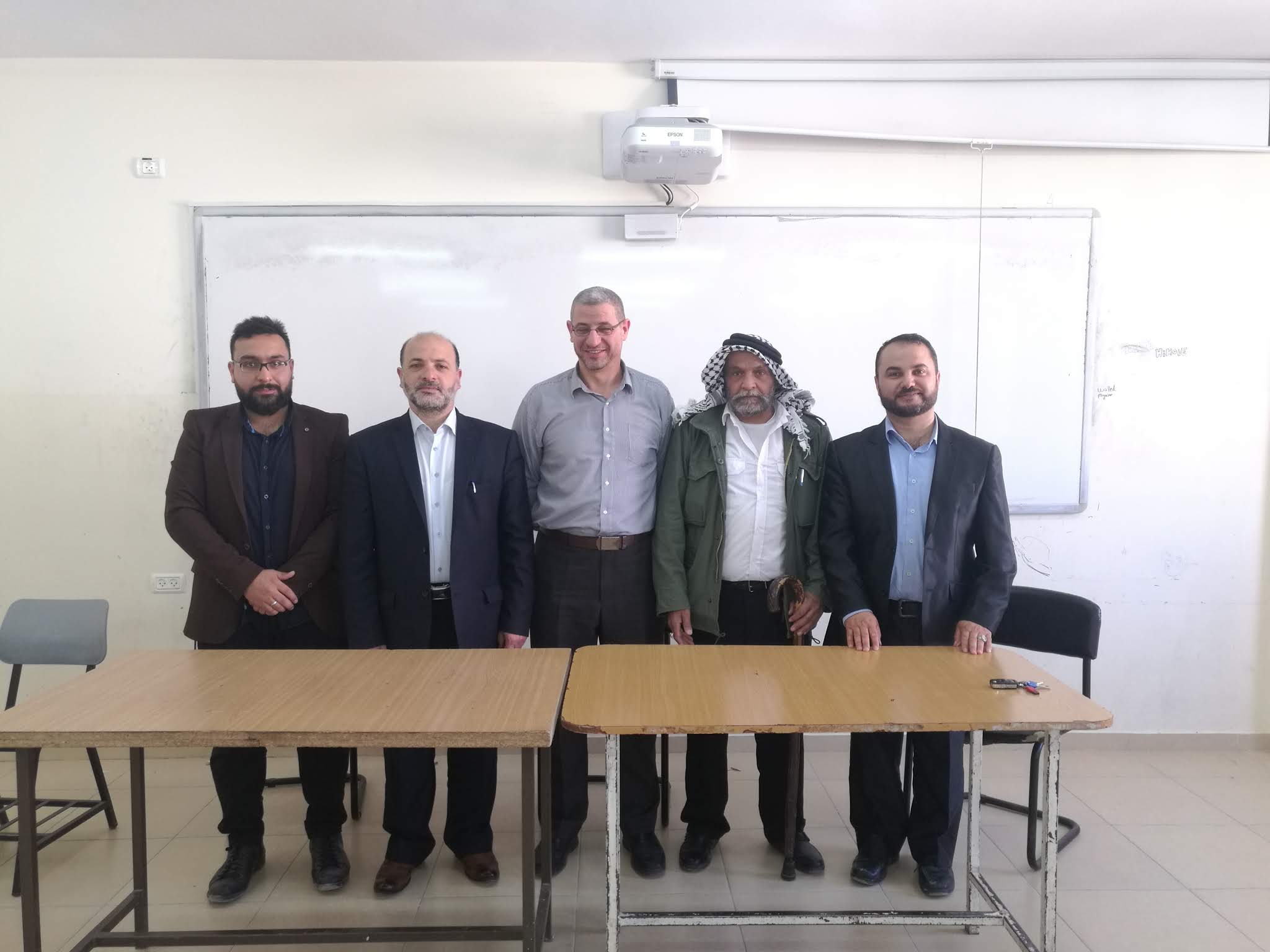 موقع الدكتور ايمن البدارين الرسمي - aymanbadarin.com | الدكتور ايمن البدارين في مناقشته رسالة ماجستير الطالب فارس المصري