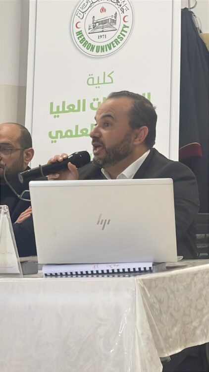 موقع الدكتور ايمن البدارين الرسمي - aymanbadarin.com | الدكتور ايمن البدارين بعد مناقشة رسالة دكتوراه (الاتجاهات الفقهيَّة المعاصرة في مفهوم الجهاد)