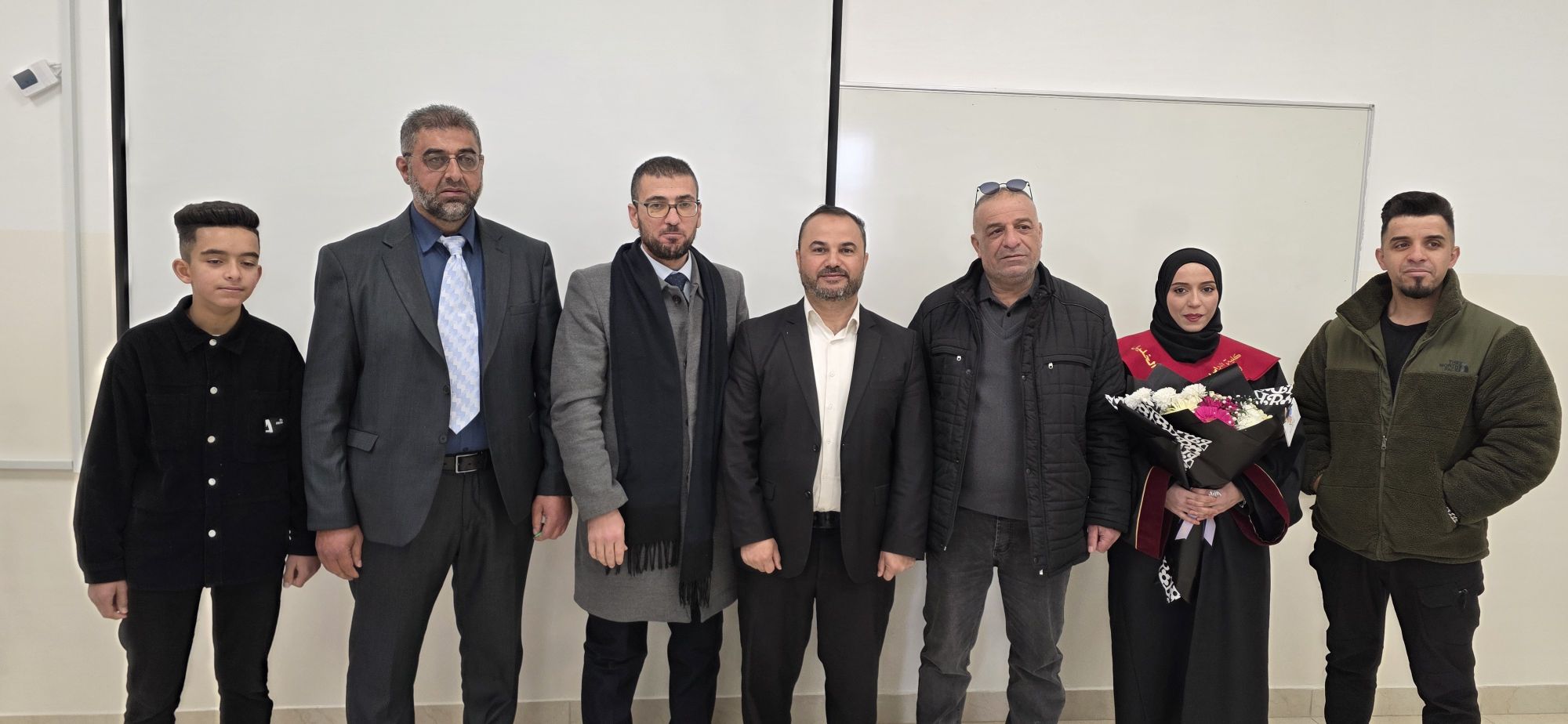 موقع الدكتور ايمن البدارين الرسمي - aymanbadarin.com | الدكتور ايمن البدارين بعد مناقشته رسالة الفروق الفقهية في الطلاق