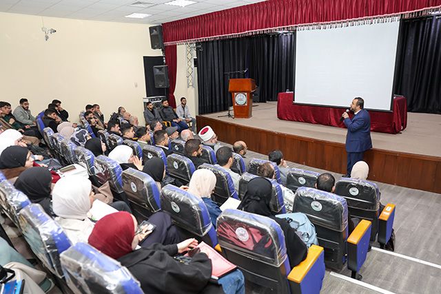 موقع الدكتور ايمن البدارين الرسمي - aymanbadarin.com | الدكتور ايمن البدارين أثناء عرض ورقته العلمية حول الشروط الشرعية لرؤية الأهلة موقع الدكتور ايمن البدارين الرسمي - aymanbadarin.com | الدكتور ايمن البدارين أثناء عرض ورقته العلمية حول الشروط الشرعية لرؤية الأهلة