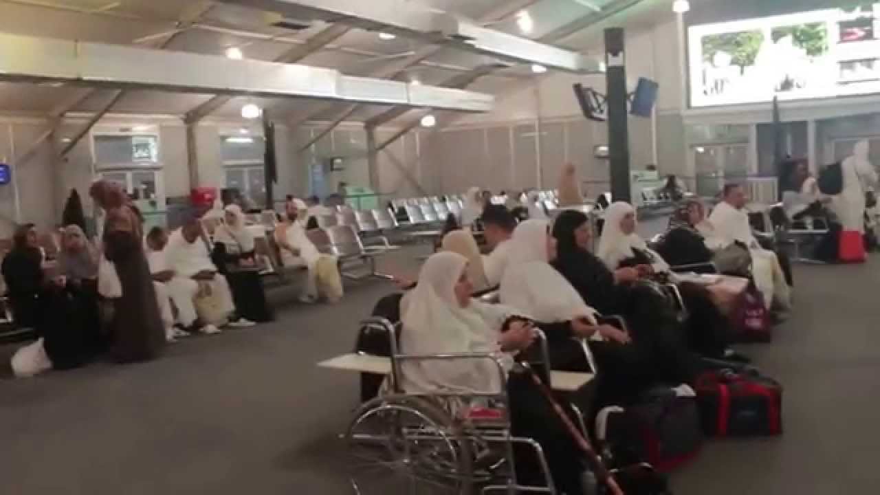 أولا انطلاق الرحلة بالباص مطار عمان مطار جدة فندق مكة للدكتور أيمن ا...
