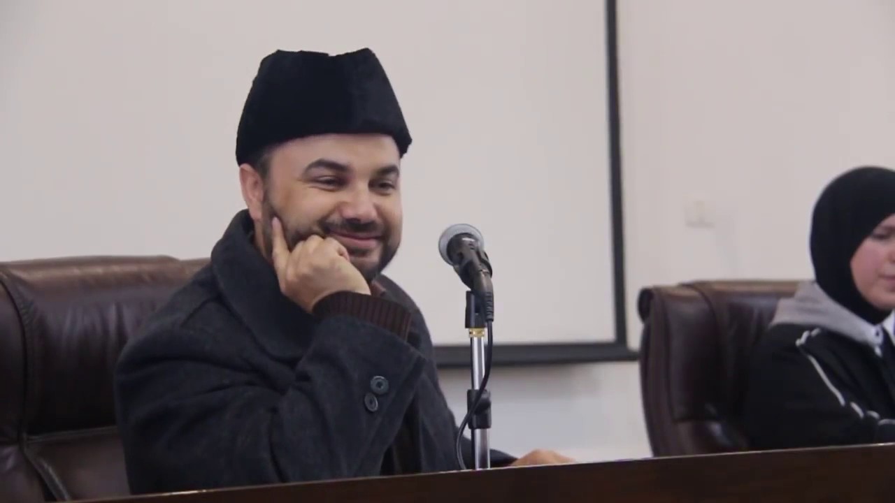 الدكتور أيمن البدارين يلقي محاضرة عن العلاقة بين الشباب والبنات بعنوان (...